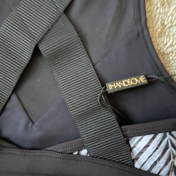 We Are Handsome Womens Black Active High Neck Eclipse Print Sports Bra Size XS - Picture 6 of 8